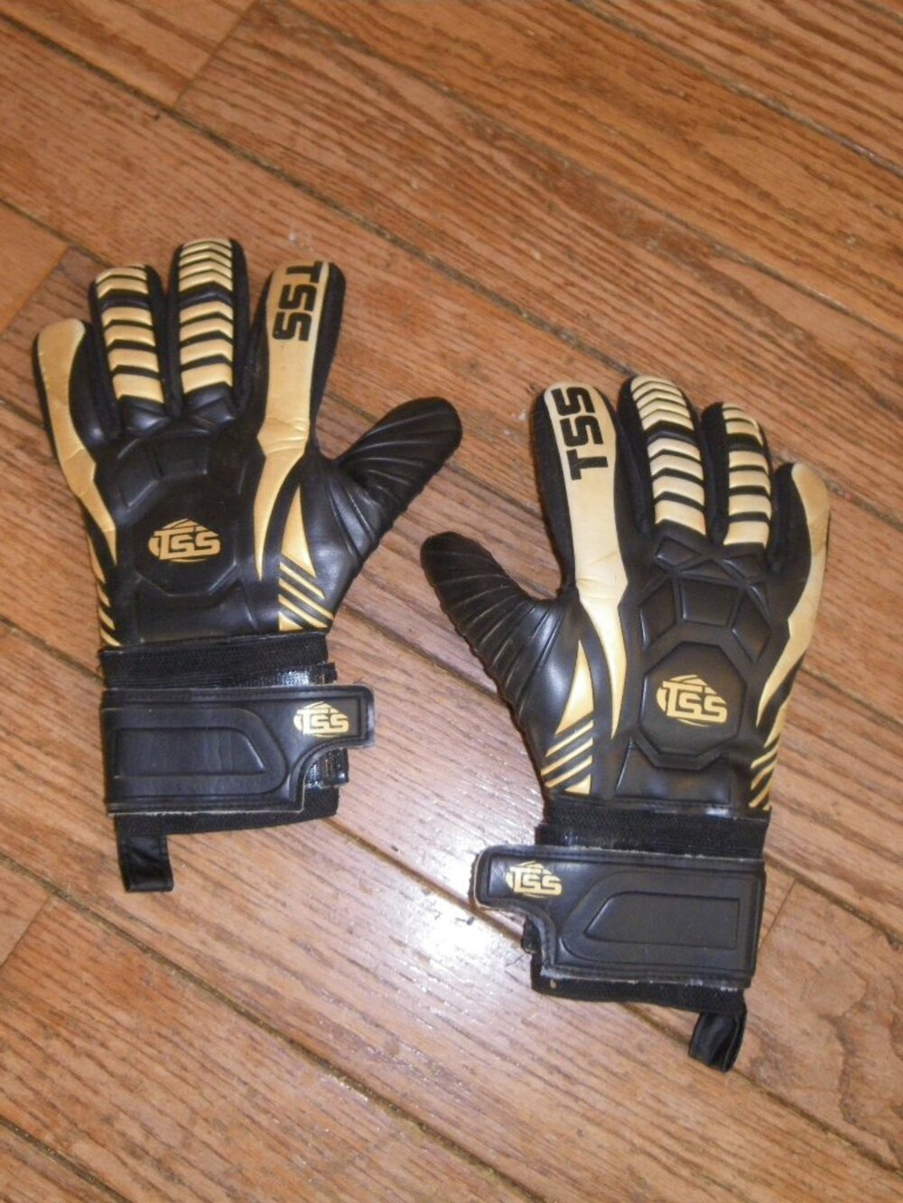 Adult / Teen's Unisex TSS Goalkeeper Match Soccer Gloves